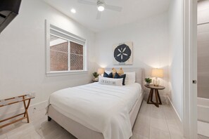 6 slaapkamers, een strijkplank/strijkijzer, wifi, beddengoed