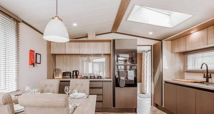 Sycamore Lodge VIP Hot Tub and Pet Friendly