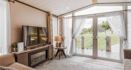 Sycamore Lodge VIP Hot Tub and Pet Friendly