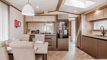 Fridge, oven, stovetop, toaster