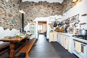 Fridge, oven, stovetop, dishwasher - Baddi Di La Predda, Sassari, Italy (Sassari)
