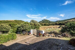 Property grounds - Baddi Di La Predda, Sassari, Italy (Sassari)