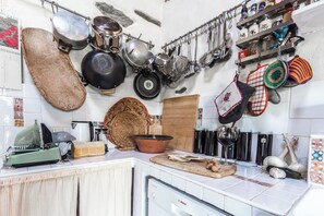 Fridge, oven, stovetop, dishwasher - Baddi Di La Predda, Sassari, Italy (Sassari)