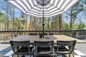 Outdoor dining - Coz Getaway Right in the middle of Twain Harte! (Twain Harte)