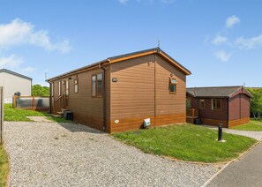 Exterior - Escape to the Jasmine Lodge, nestled amidst stunning rolling countryside. (Nr St Austell)