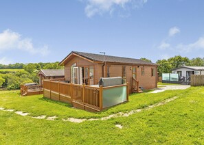 Exterior - Escape to the Jasmine Lodge, nestled amidst stunning rolling countryside. (Nr St Austell)