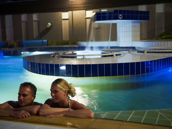 Tent | Pool | Outdoor pool - Comfortable Safari Tent in De Maasduinen (Arcen)