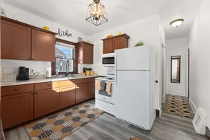 Fridge, microwave, oven, coffee/tea maker