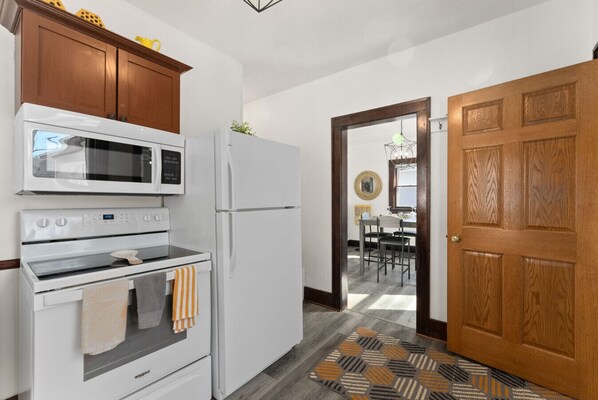 Fridge, microwave, oven, coffee/tea maker