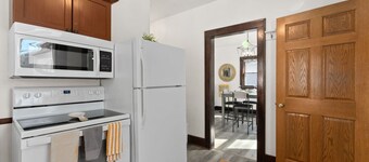 Cozy Hive Retreat | Central | Fenced | 2 Bed