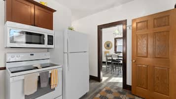 Fridge, microwave, oven, coffee/tea maker