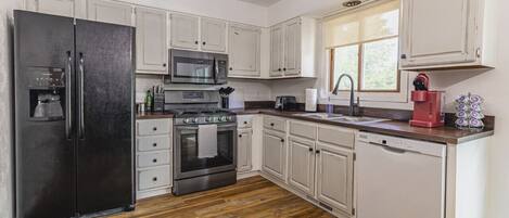 Frigorífic, microones, forn i placa de cuina