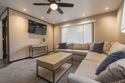 Quiet neighborhood | Pet friendly | 2 bed 1 bath