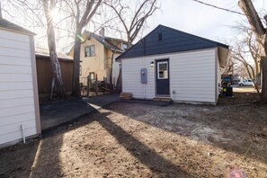 Exterior - Stylish, comfort-first 2BR/1BA (Sioux Falls)