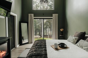 2 habitaciones, escritorio, tabla de planchar con plancha y wifi gratis