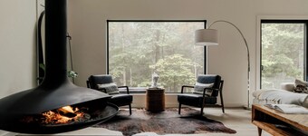 Modern Luxury 2-bedroom house in peaceful Haines Falls with AC, WiFi, Large TVs