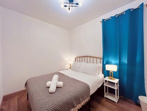 6 bedrooms, WiFi, bed sheets - Casino Close Comfort walk to the falls 6-bedroom sleeps 12 with AC and WiFi USA (Niagara Falls)