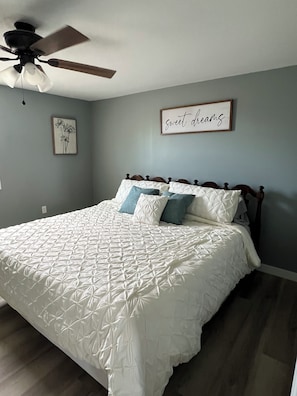2 bedrooms, iron/ironing board, free WiFi, bed sheets