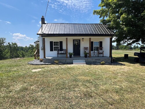 Cozy 2 bedroom/2 bath house located near lake with lots of privacy and parking!