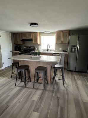 Refrigerador, microondas, horno, placa de cocina