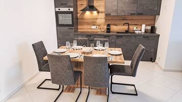 Fridge, oven, dishwasher, toaster