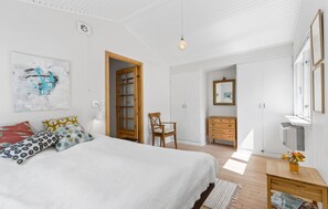 3 bedrooms, iron/ironing board, travel crib, free WiFi