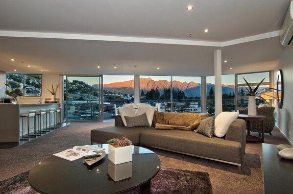 Deluxe Apartment | Living area - Bay View Condo by Staysouth (Queenstown)