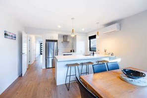 Dining - Mountain View Haven T (Wanaka)