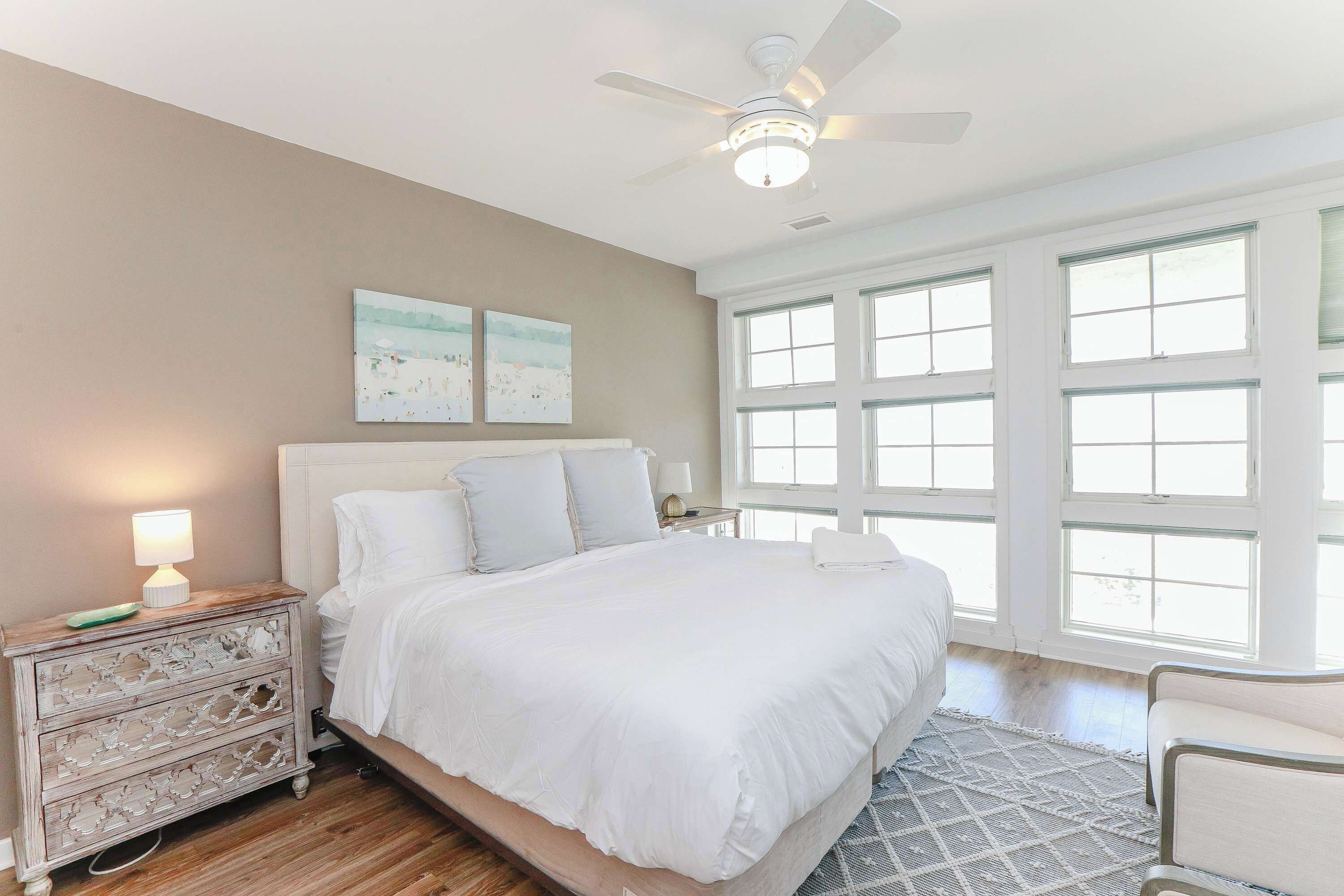 3 bedrooms, desk, iron/ironing board, travel crib