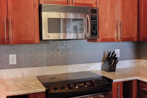 Sojourns Beach Views & Pool Family Home Sleeps 9
