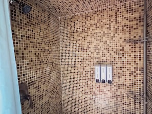 Bathroom - Room #2 (Joshua Tree)