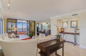 TV - Siesta Key 3 bed/ 2.5 bath Penthouse, private roof top deck, parking, boat slip! (Sarasota)