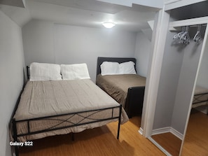 2 bedrooms, free WiFi, bed sheets - The Refresh Stream (Brampton)