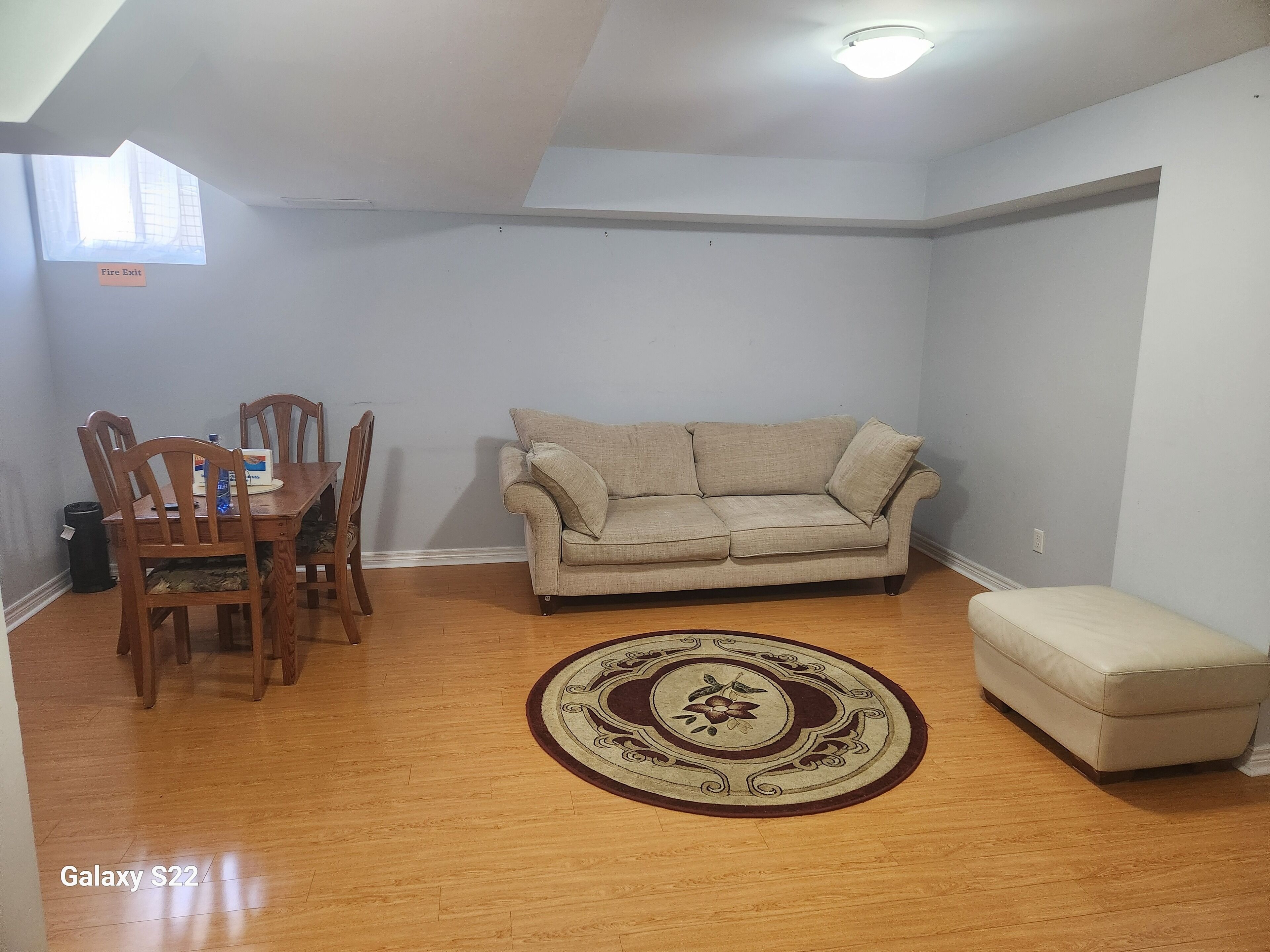 Téléviseur connecté, foyer, lecteur de DVD, sélection de films