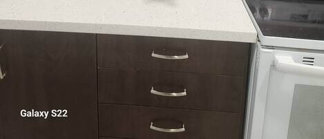 Fridge, oven, stovetop, electric kettle