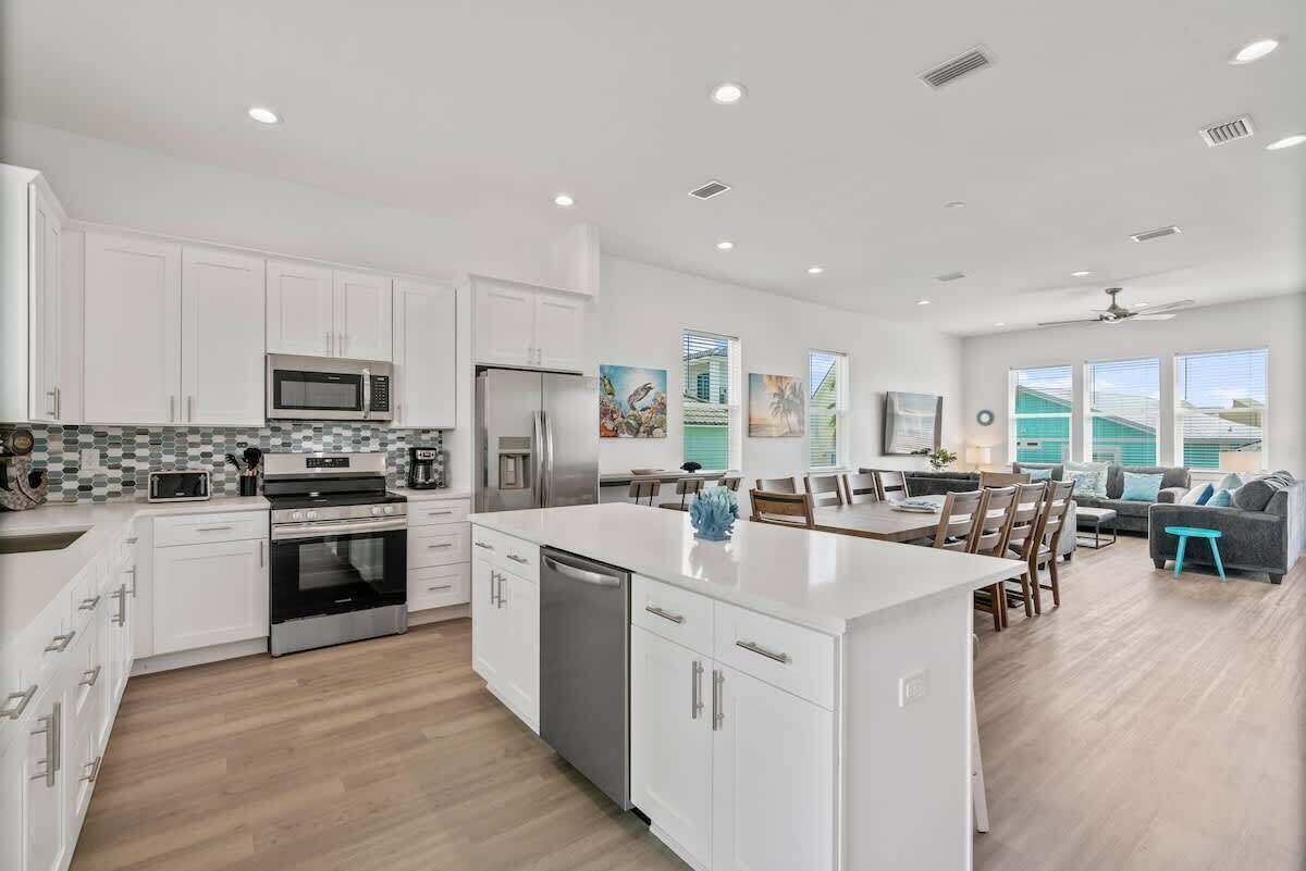 ثلاجة، ميكروويف، فرن، موقد طهي مسطح