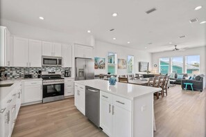 Fridge, microwave, oven, stovetop - Oceans 20 (Navarre)