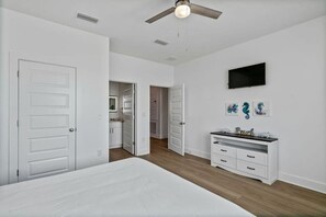 6 bedrooms, iron/ironing board, free WiFi, bed sheets