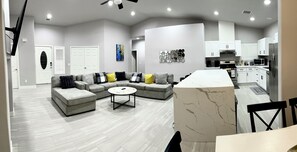 Smart TV, fireplace - Downtown Palm Springs, 4 King Bedrooms, Salted Pool, Game Room, Pergola, Spa (Palm Springs)