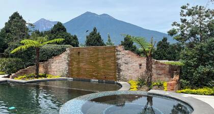 Exclusive retreat with Volcano Views