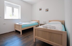 2 bedrooms, free WiFi, bed sheets