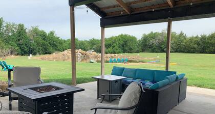Outdoor Oasis and Pickleball Paradise: Fishing, Paddle-boarding, Swimming