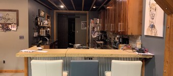 Outdoor Oasis and Pickleball Paradise: Fishing, Paddle-boarding, Swimming