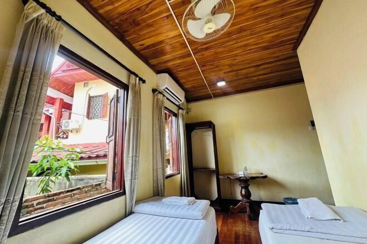Down duvets, desk, laptop workspace, free WiFi