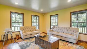 Télévision, cheminée, jeux vidéo, baby-foot