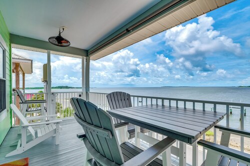 Steps to Beach: Waterfront Cedar Key Home!