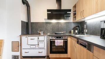 Réfrigérateur, four, plaque de cuisson, lave-vaisselle