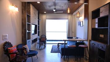 Luxury Room, 3 Bedrooms, Hill View | Balcony