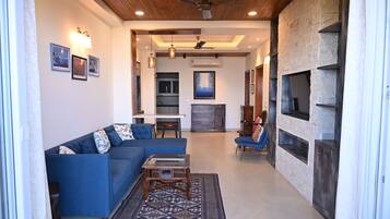 Premier 3BHK Room with Balcony & Valley view | Room amenity