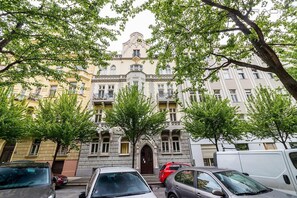 Exterior - Stylish two-bedroom&terrace apartment in Vinohrady (Hlavní mesto Praha)